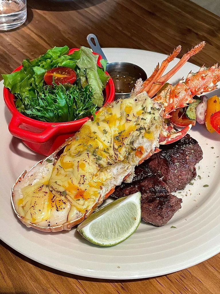 食記★史坦利碳烤美式牛排｜台北復興店碳烤豬肋排x龍蝦，海陸套