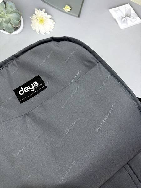 「穿搭美學」極簡中的力量，deya Urbanedge 黑後