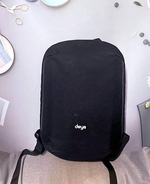 「穿搭美學」極簡中的力量，deya Urbanedge 黑後