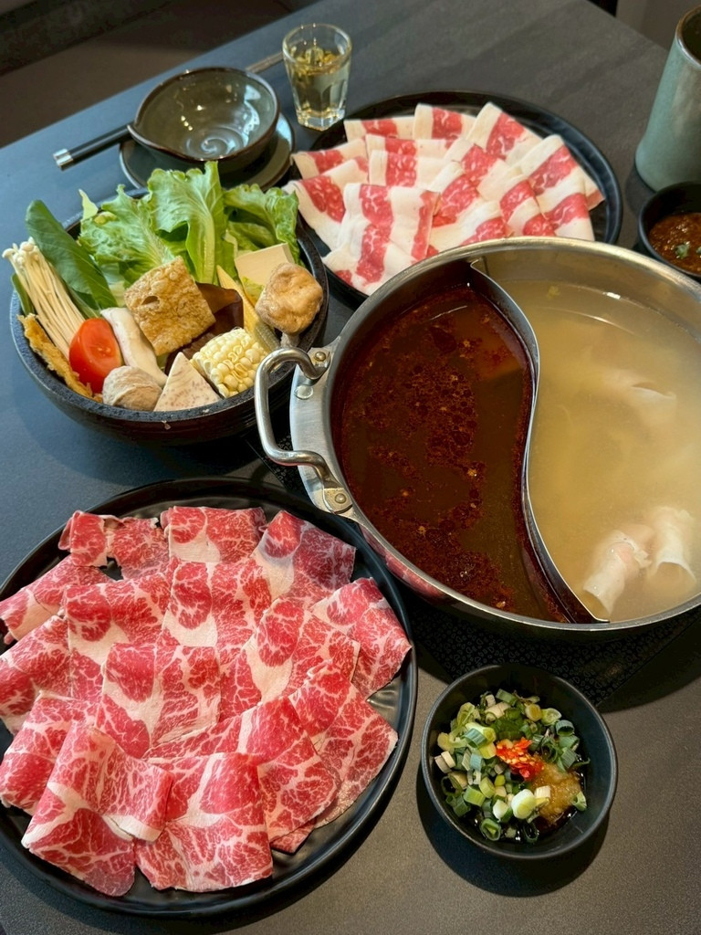 食記★藝爐晏精品鍋物｜台北中山新開幕藝術氛圍美術館火鍋x龍蝦