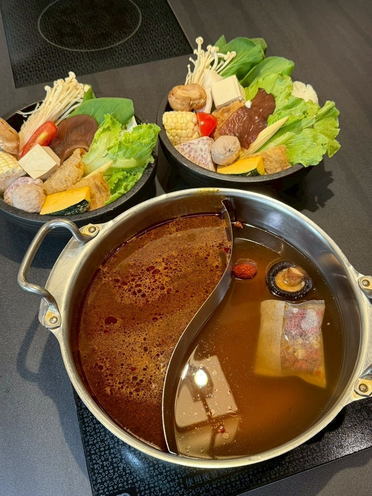 食記★藝爐晏精品鍋物｜台北中山新開幕藝術氛圍美術館火鍋x龍蝦