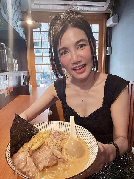 「內湖拉麵推薦」湯一筋拉麵，737巷隱藏版人氣美食，濃郁雞豚