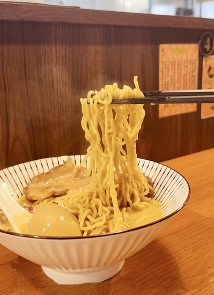 「內湖拉麵推薦」湯一筋拉麵，737巷隱藏版人氣美食，濃郁雞豚