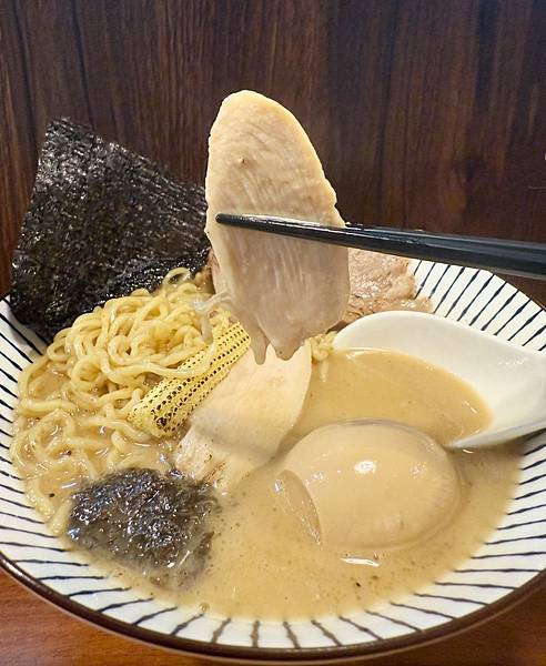 「內湖拉麵推薦」湯一筋拉麵，737巷隱藏版人氣美食，濃郁雞豚