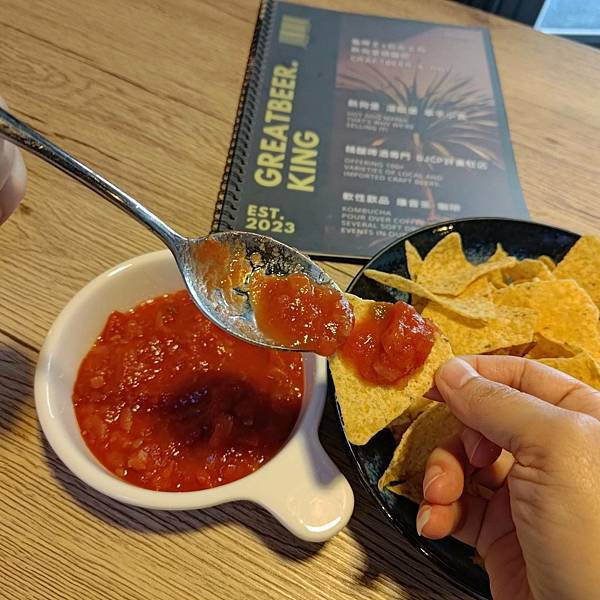 桃園龜山｜龜啤王ｘ后街土狗 熱狗堡精釀吧 Craftbeer