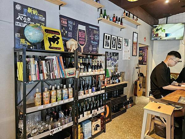 桃園龜山｜龜啤王ｘ后街土狗 熱狗堡精釀吧 Craftbeer
