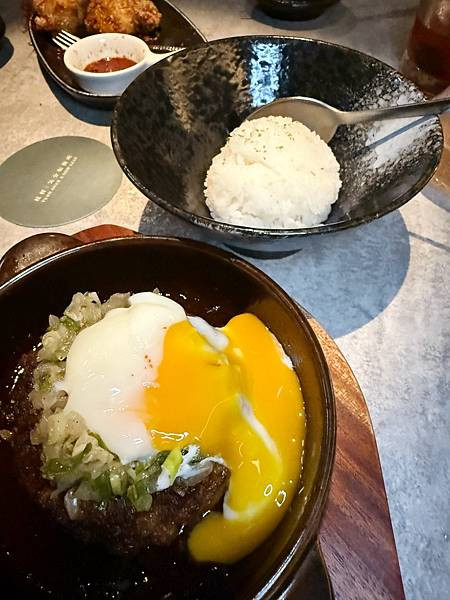 「台北美食」信義區最有氣氛的微醺餐酒館！枝枒New Leaf