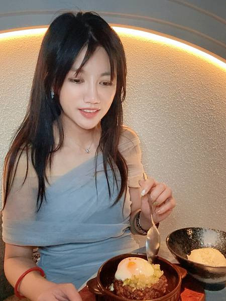「台北美食」信義區最有氣氛的微醺餐酒館！枝枒New Leaf