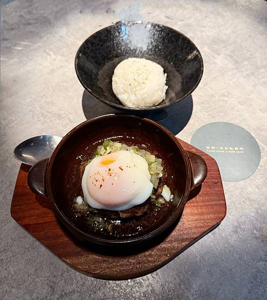 「台北美食」信義區最有氣氛的微醺餐酒館！枝枒New Leaf