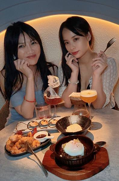 「台北美食」信義區最有氣氛的微醺餐酒館！枝枒New Leaf