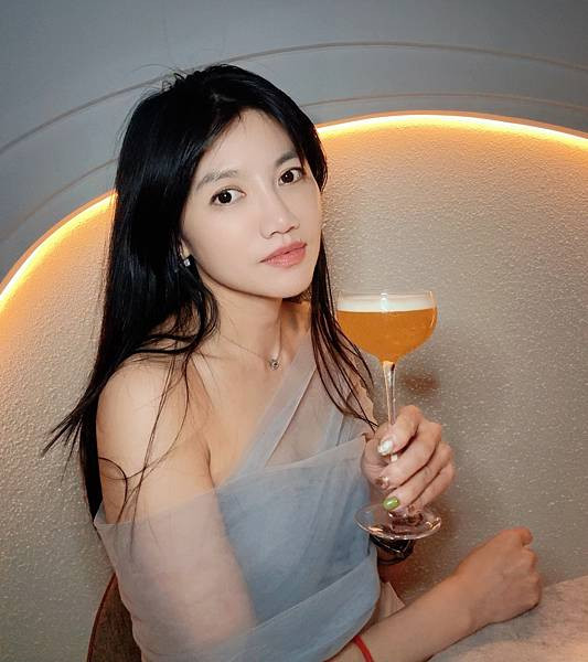 「台北美食」信義區最有氣氛的微醺餐酒館！枝枒New Leaf