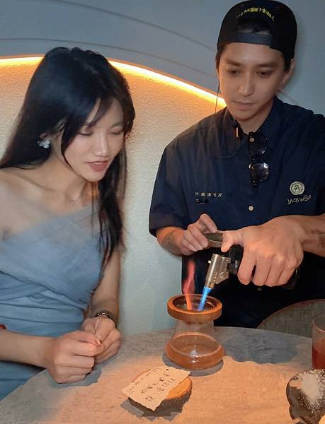 「台北美食」信義區最有氣氛的微醺餐酒館！枝枒New Leaf