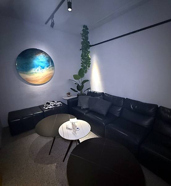 「台北美食」信義區最有氣氛的微醺餐酒館！枝枒New Leaf