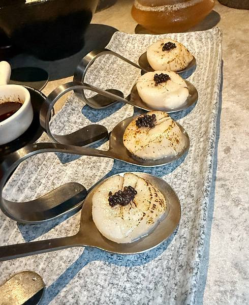 「台北美食」信義區最有氣氛的微醺餐酒館！枝枒New Leaf