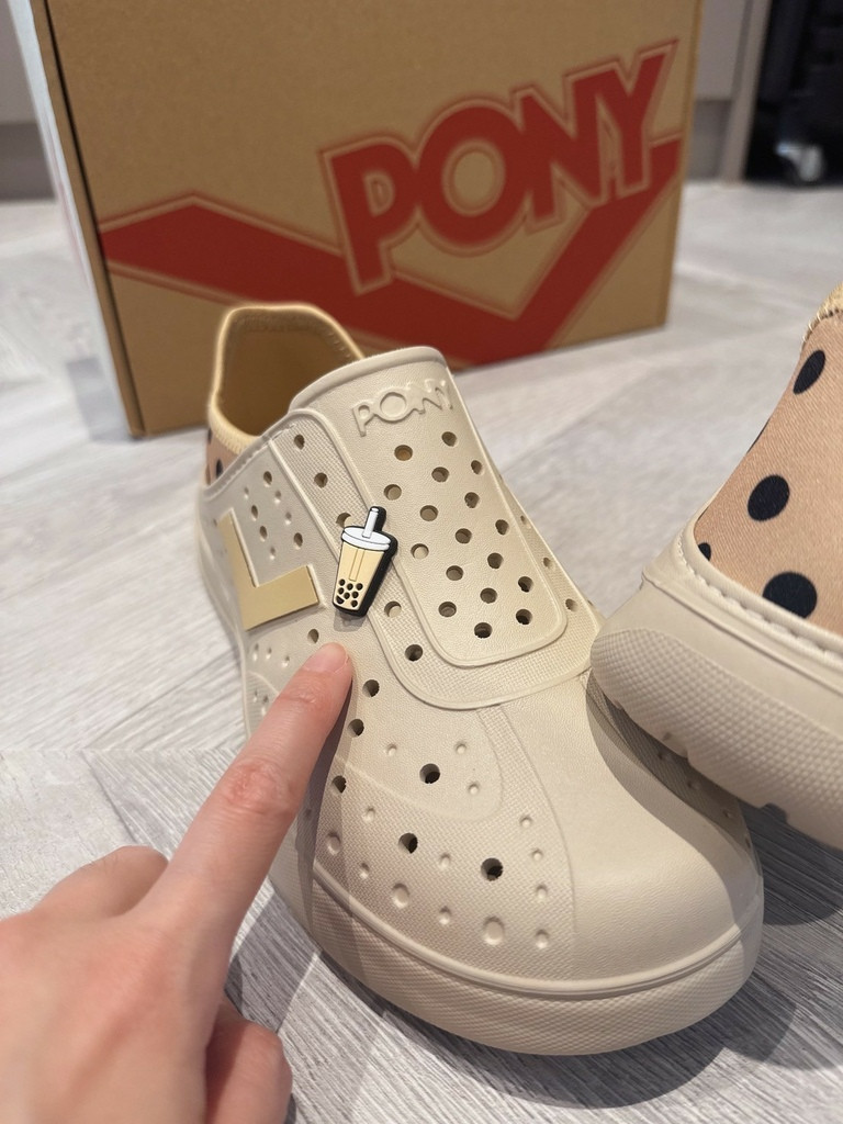 LINE_ALBUM_夏天必備 PONY好穿不臭腳洞洞鞋 開箱分享_250707_4.jpg