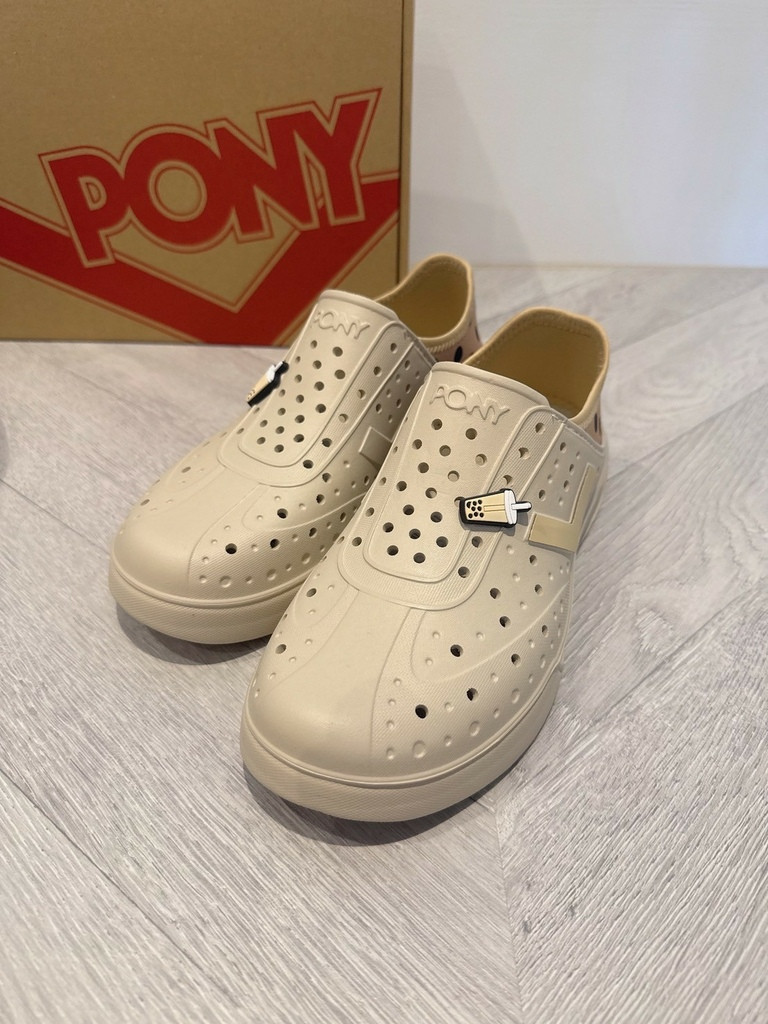 LINE_ALBUM_夏天必備 PONY好穿不臭腳洞洞鞋 開箱分享_250707_9.jpg