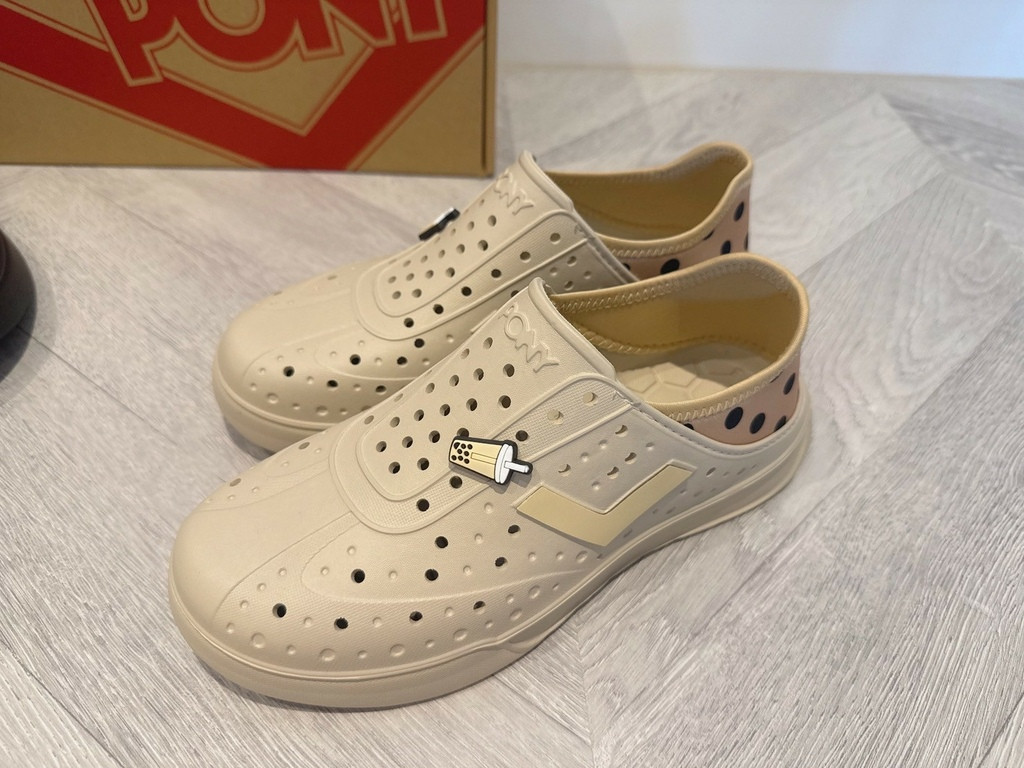 LINE_ALBUM_夏天必備 PONY好穿不臭腳洞洞鞋 開箱分享_250707_8.jpg