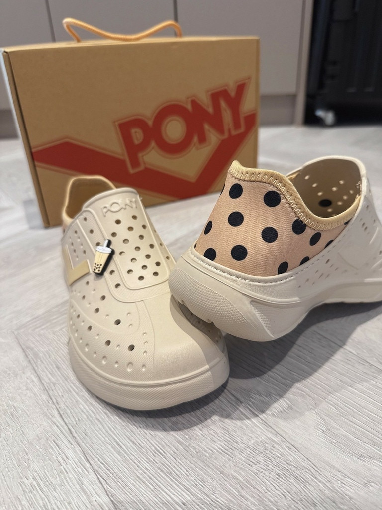 LINE_ALBUM_夏天必備 PONY好穿不臭腳洞洞鞋 開箱分享_250707_3.jpg