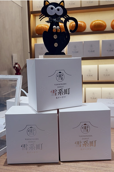 【台北甜點】柔軟的魔法降臨，雪系町萬聖節限定【生甜甜圈】禮盒