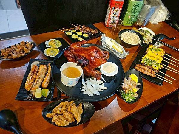 雞老闆桶仔雞｜士林夜市必吃炭火烤雞＋串燒＋炸物，15年老店的平價高CP值聚餐好選擇!