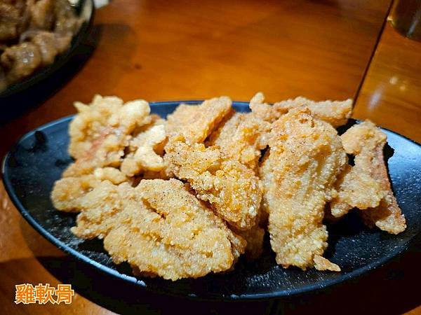 雞老闆桶仔雞｜士林夜市必吃炭火烤雞＋串燒＋炸物，15年老店的