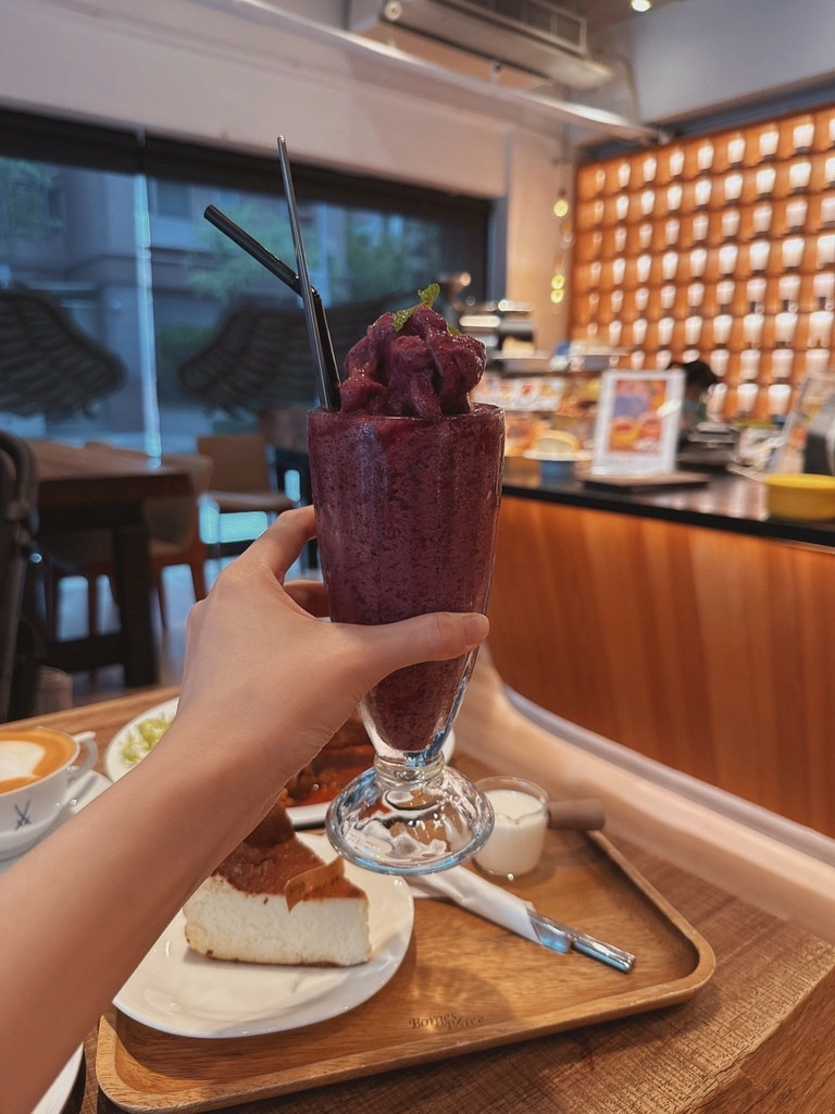 LINE_ALBUM_波赫士領地精品咖啡館 明水店 BorgesPlace_250922_17.jpg