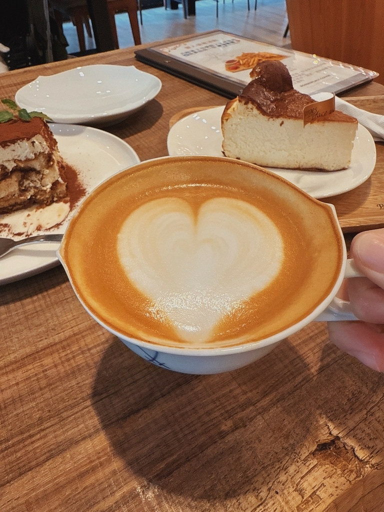LINE_ALBUM_波赫士領地精品咖啡館 明水店 BorgesPlace_250922_22.jpg