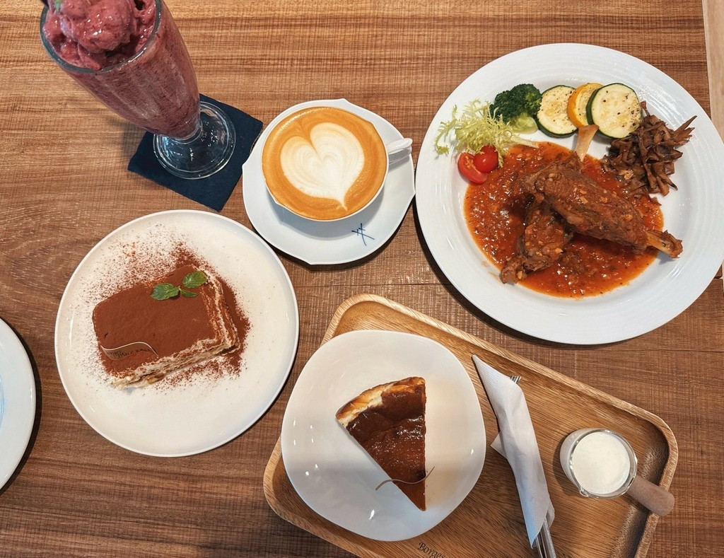 LINE_ALBUM_波赫士領地精品咖啡館 明水店 BorgesPlace_250922_14.jpg