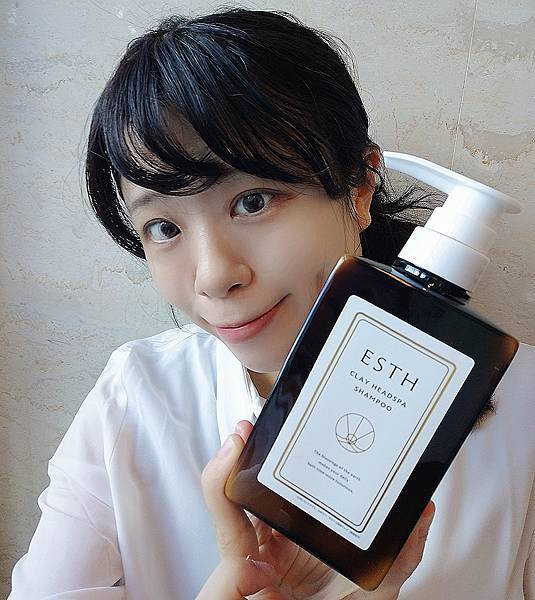 【美髮推薦】ESTH 恩絲 泥萃淨養SPA洗髮精｜油性頭皮、毛躁自然捲的救星！