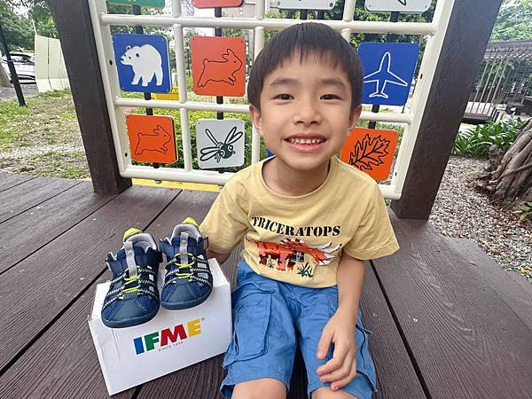 孩子夏天鞋子怎麼挑？我們選了這雙不悶腳的IFME水涼鞋