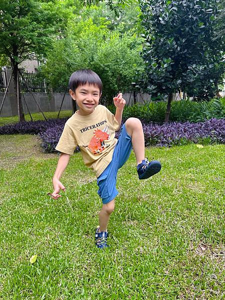 孩子夏天鞋子怎麼挑？我們選了這雙不悶腳的IFME水涼鞋
