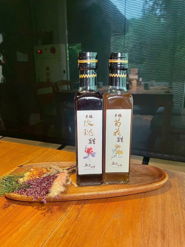 食記★名流水岸｜新北新店烏來日式景觀餐廳x森林系玻璃屋，享受