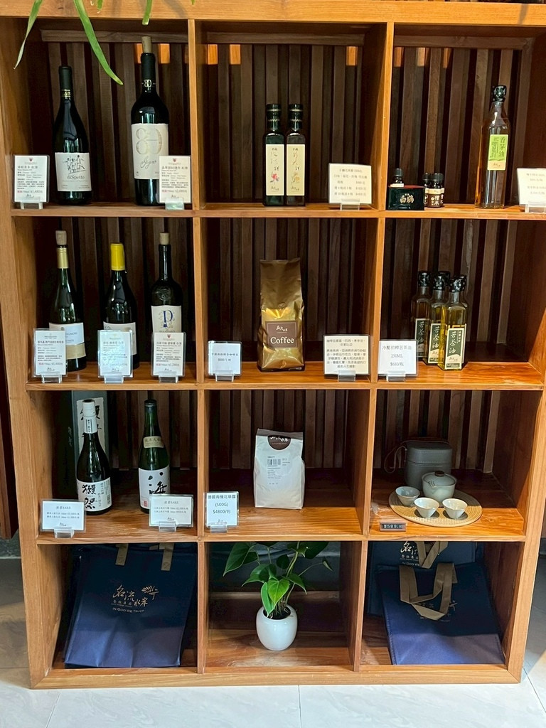 食記★名流水岸｜新北新店烏來日式景觀餐廳x森林系玻璃屋，享受