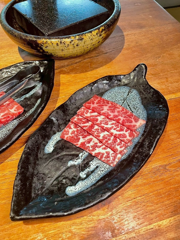 食記★名流水岸｜新北新店烏來日式景觀餐廳x森林系玻璃屋，享受