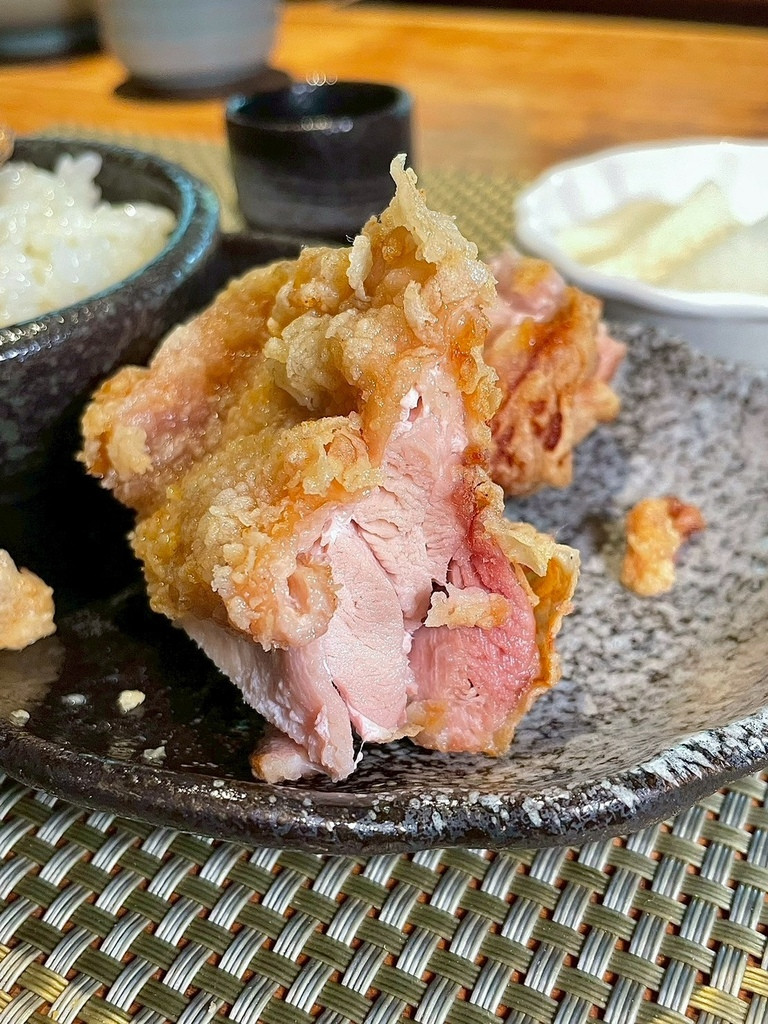 食記★名流水岸｜新北新店烏來日式景觀餐廳x森林系玻璃屋，享受