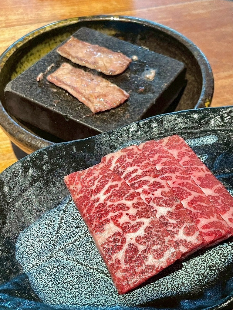 食記★名流水岸｜新北新店烏來日式景觀餐廳x森林系玻璃屋，享受