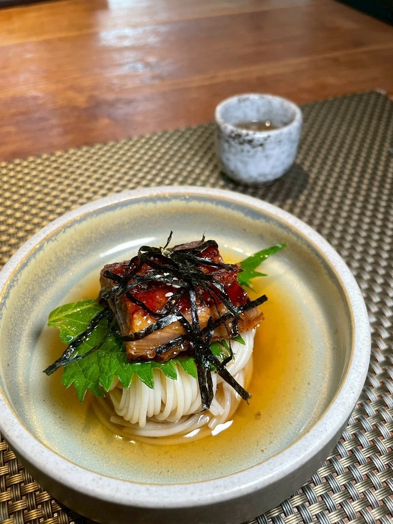 食記★名流水岸｜新北新店烏來日式景觀餐廳x森林系玻璃屋，享受