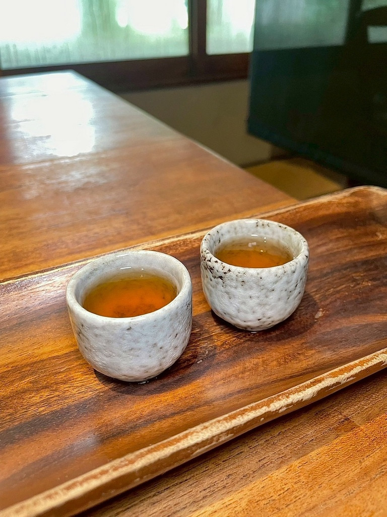 食記★名流水岸｜新北新店烏來日式景觀餐廳x森林系玻璃屋，享受