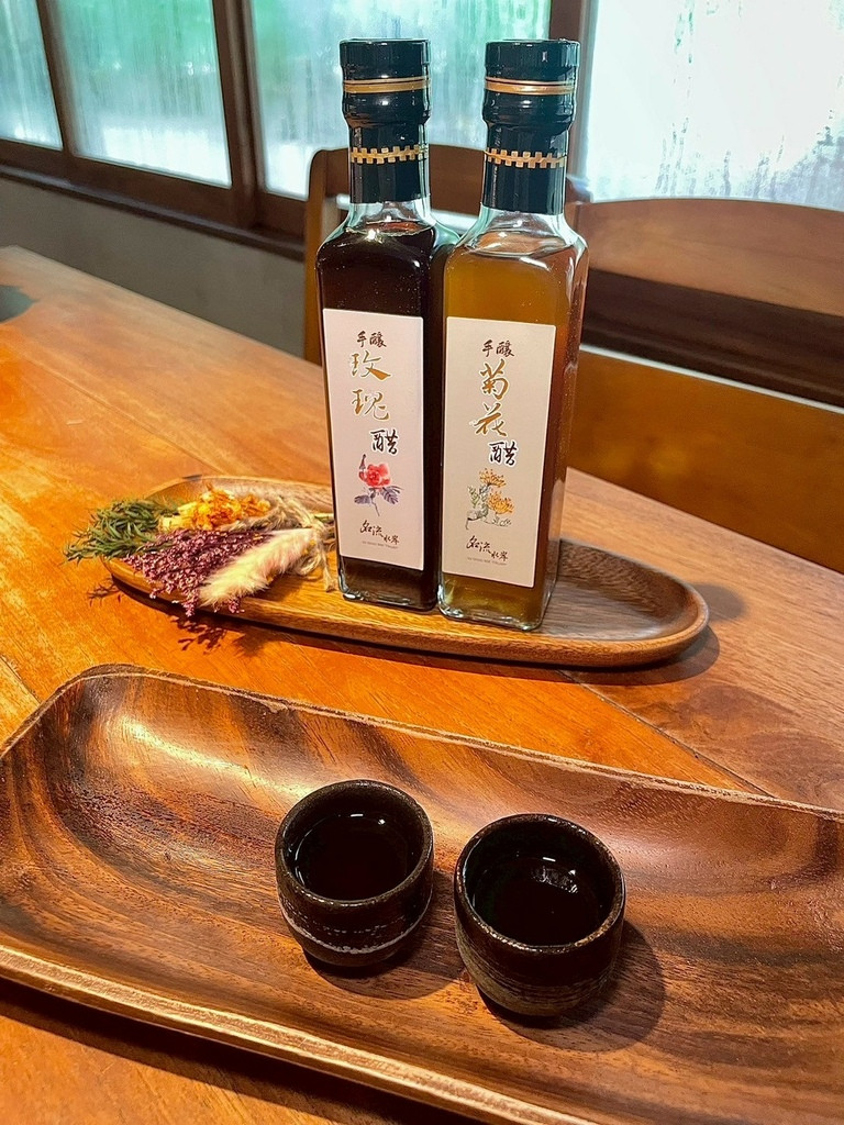 食記★名流水岸｜新北新店烏來日式景觀餐廳x森林系玻璃屋，享受