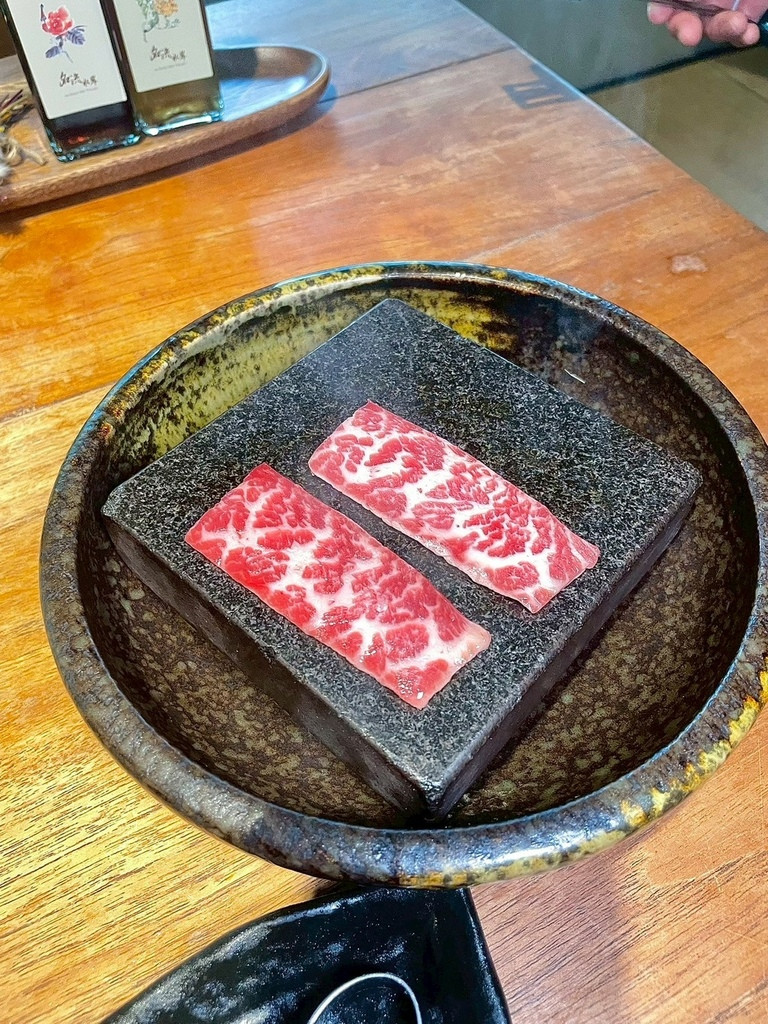 食記★名流水岸｜新北新店烏來日式景觀餐廳x森林系玻璃屋，享受