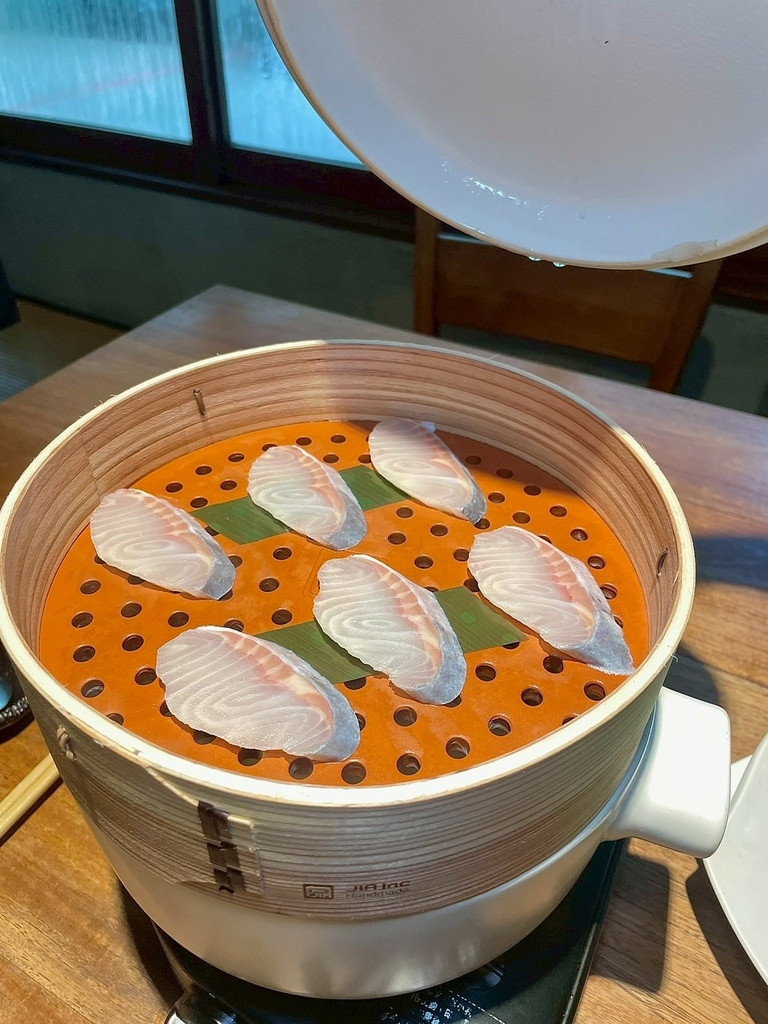 食記★名流水岸｜新北新店烏來日式景觀餐廳x森林系玻璃屋，享受