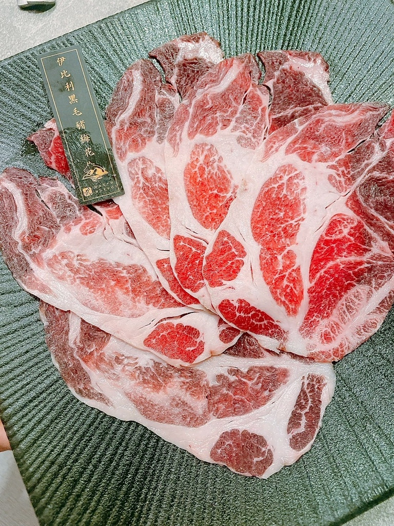 食記★涮武鶴和牛鍋物-春日旗艦店｜桃園新開幕和牛、帝王蟹吃到