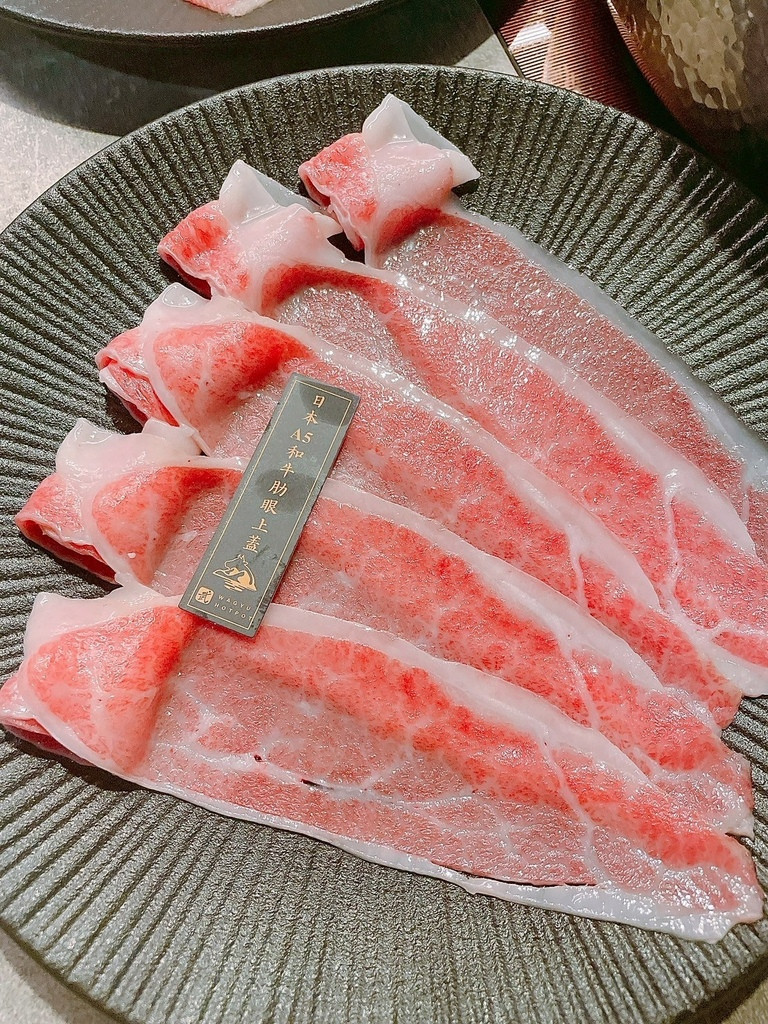 食記★涮武鶴和牛鍋物-春日旗艦店｜桃園新開幕和牛、帝王蟹吃到