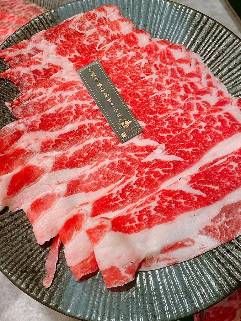 食記★涮武鶴和牛鍋物-春日旗艦店｜桃園新開幕和牛、帝王蟹吃到