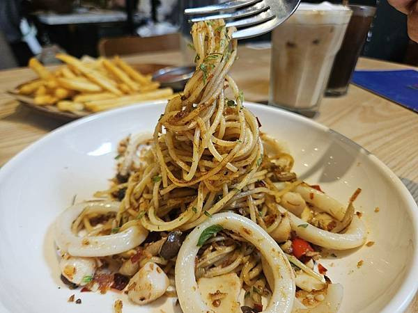 信義區隱藏版義式餐廳｜想吃義大利麵、燉飯、炸物 ？來米家廚房