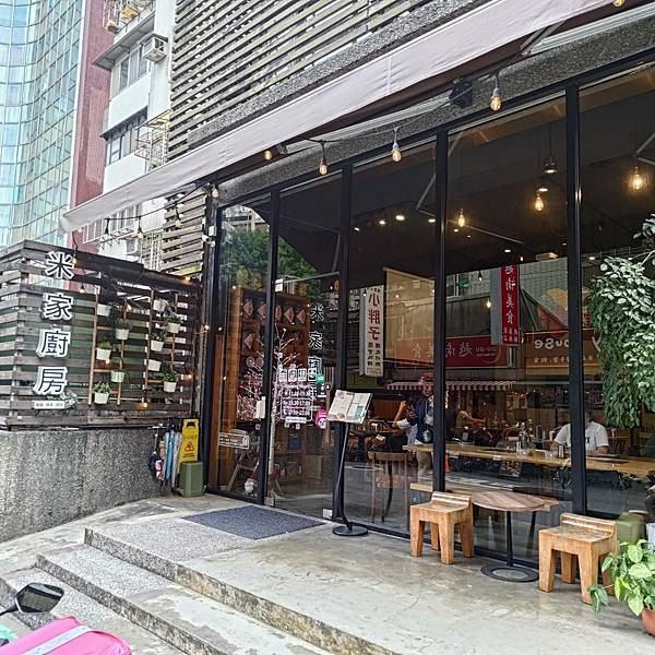 信義區隱藏版義式餐廳｜想吃義大利麵、燉飯、炸物 ？來米家廚房