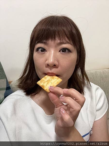 韓國點心新歡！厭世網紅淡水美魔女爆嗑「歐邁福」捲心酥 & 蘇